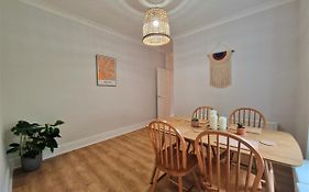 Lovely Seafront Apartment With Garden