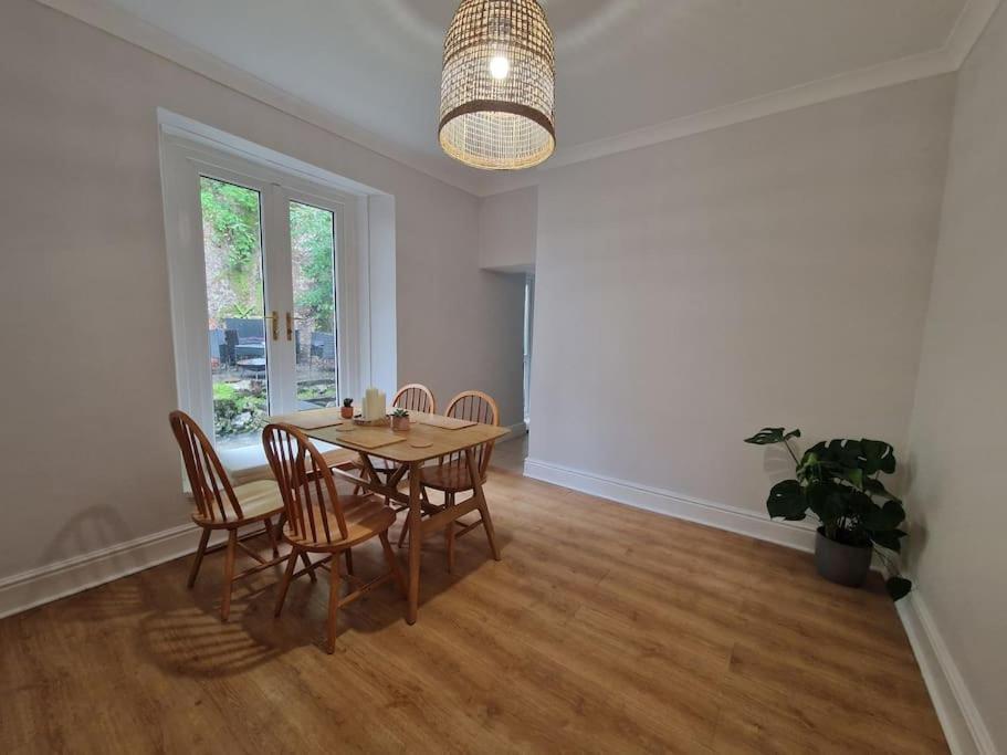 Lovely Seafront Apartment With Garden Swansea Exterior photo