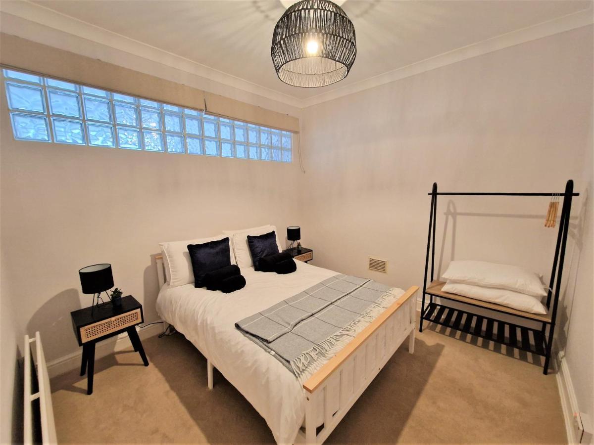 Lovely Seafront Apartment With Garden Swansea Exterior photo